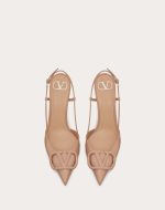 VLOGO SIGNATURE PATENT LEATHER SLINGBACK PUMP 80MM / 3.15 IN. - Image 4